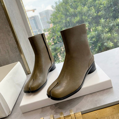 Fall/Winter 2025 Tabi Chelsea Boots